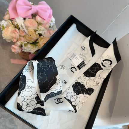 CHANEL 26S TWILLY SCARF 120 IN SILK 433682