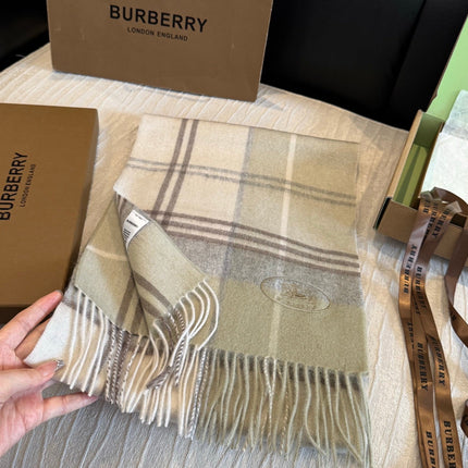 BURBERRY 26S SCARF 200 IN CASHMERE 513318