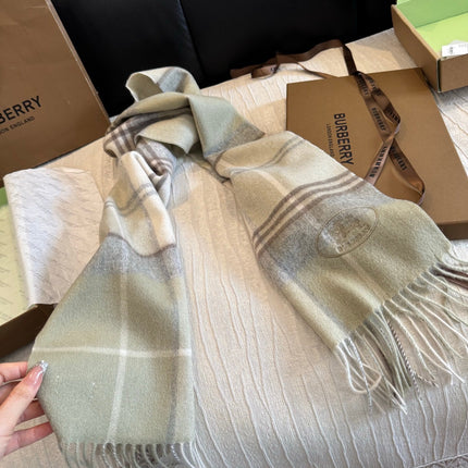 BURBERRY 26S SCARF 200 IN CASHMERE 513318