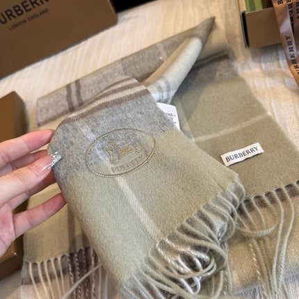BURBERRY 26S SCARF 200 IN CASHMERE 513318