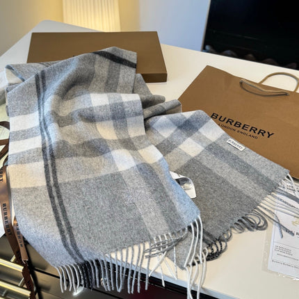 BURBERRY 26S SCARF 200 IN CASHMERE 515780