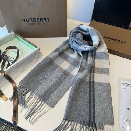 BURBERRY 26S SCARF 200 IN CASHMERE 515780