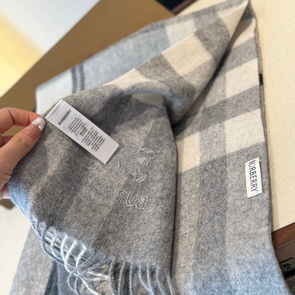 BURBERRY 26S SCARF 200 IN CASHMERE 515780