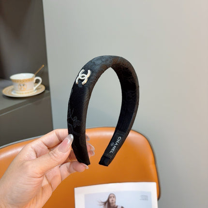 CHANEL 26S HEADBAND IN BLACK SILK 505274
