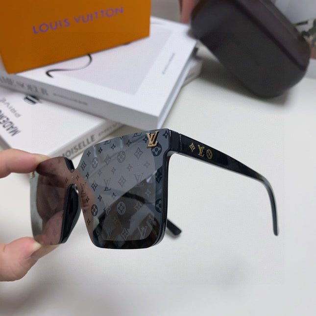 SQUARE SUNGLASS 581366 IN BLACK ACETATE MONOGRAM MASK ON LENS