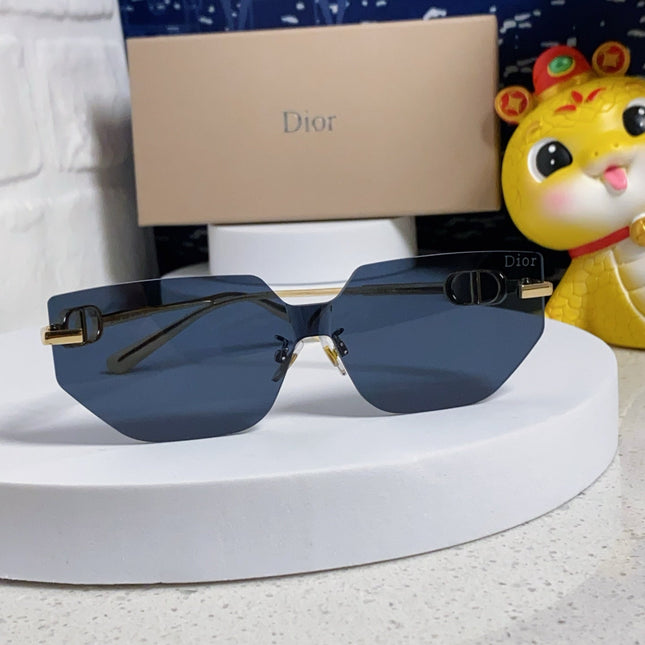 MONTAIGNE SUNGLASS 563194 IN GOLD METAL GREY LENSES