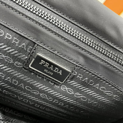 PRA SMALL 26 SHOULDERBAG IN BLACK SAFFIANO LEATHER