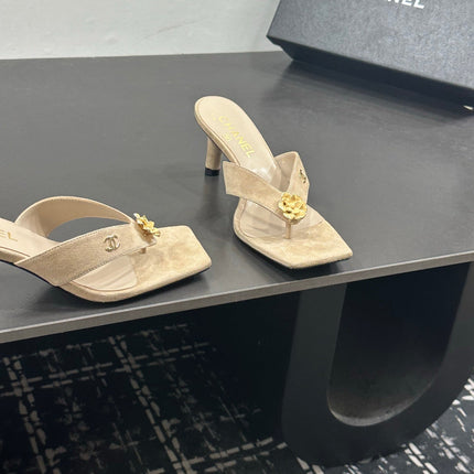 CHANEL 26S HIGH-HEEL THONG SANDALS IN BEIGE SUEDE WITH FLOWER DETAIL