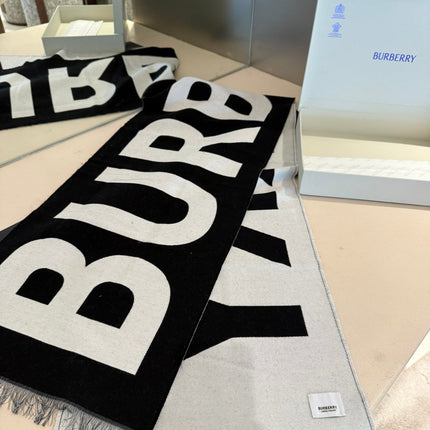 BURBERRY 26S SCARF 180 IN CASHMERE 513690