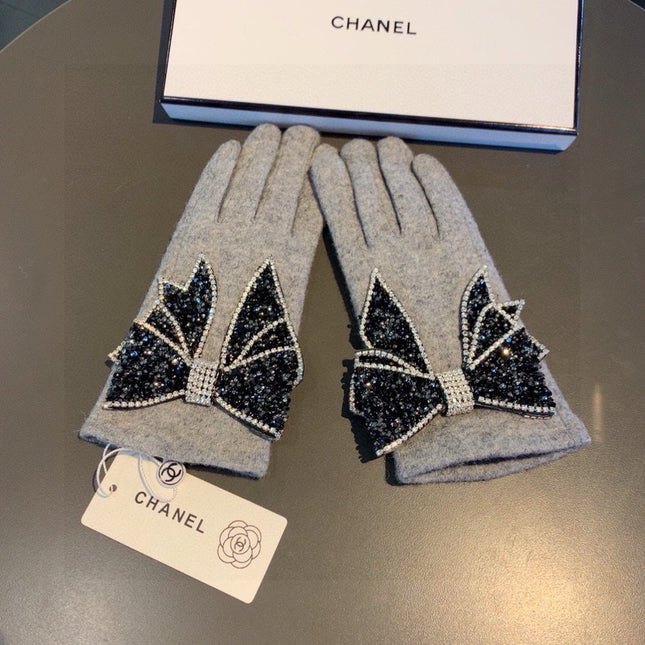 GLOVES IN DOVE GRAY WOOL WITH RHINSTONES 429246