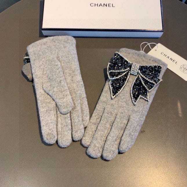 GLOVES IN DOVE GRAY WOOL WITH RHINSTONES 429246