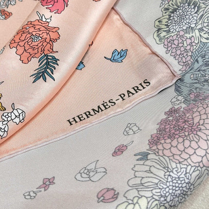 HERMES 26S PATTERNED SCARF 90 IN SILK AND CASHMERE 502227