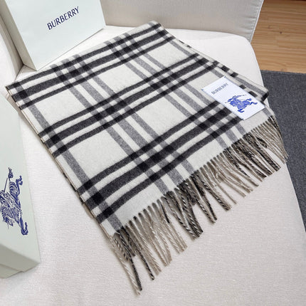 BURBERRY 26S SCARF 210 IN CASHMERE 515854