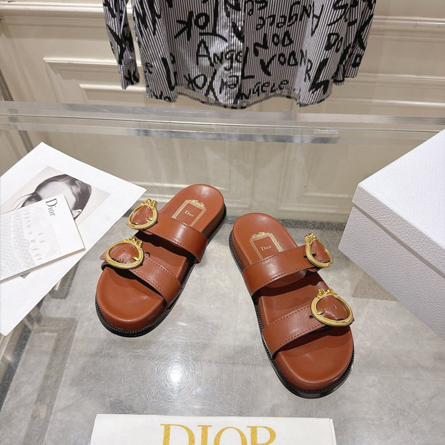 DIOR 26S MEDAILLON BUCKLE SLIDE IN BROWN CALFSKIN