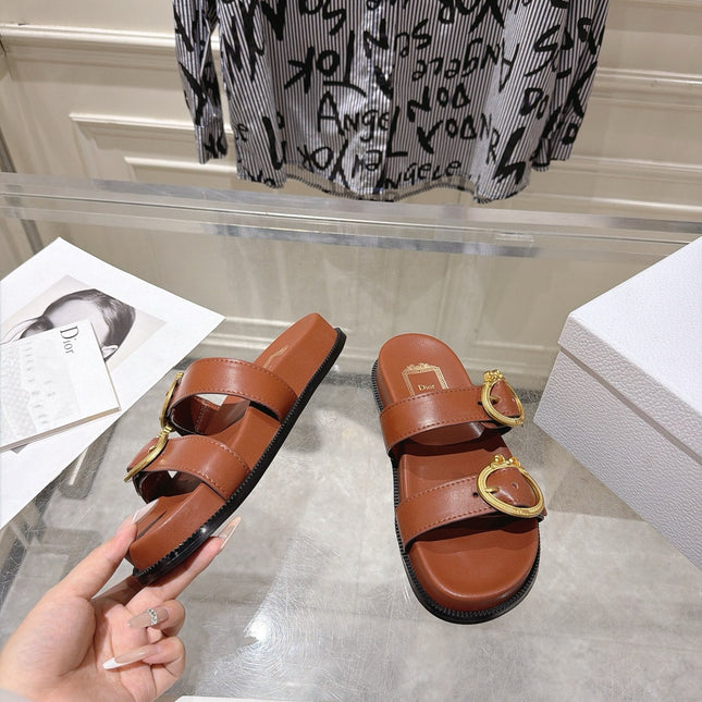 DIOR 26S MEDAILLON BUCKLE SLIDE IN BROWN CALFSKIN