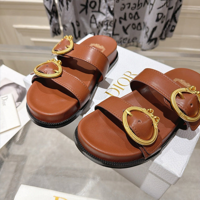DIOR 26S MEDAILLON BUCKLE SLIDE IN BROWN CALFSKIN