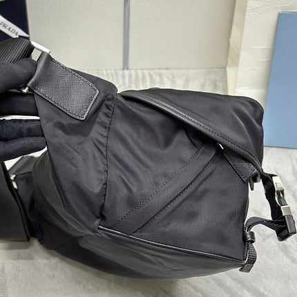 SHOULDER BAG 32 IN BLACK RE-NYLON TRIANGLE LOGO