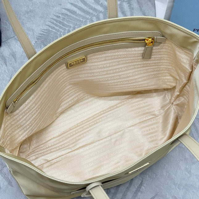 PRADA 25S RE-EDITION 1978 MEDIUM 35 IN DESERT BEIGE NYLON AND SAFFIANO CALFSKIN