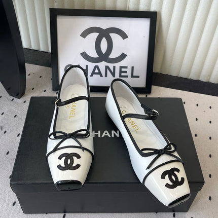 CHANEL 26S SQUARE TOE MARY JANE BALLET FLATS IN WHITE CALFSKIN AND PATENT CALFSKIN