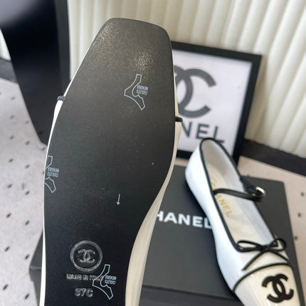 CHANEL 26S SQUARE TOE MARY JANE BALLET FLATS IN WHITE CALFSKIN AND PATENT CALFSKIN