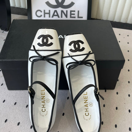 CHANEL 26S SQUARE TOE MARY JANE BALLET FLATS IN WHITE CALFSKIN AND PATENT CALFSKIN