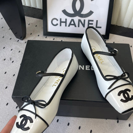 CHANEL 26S SQUARE TOE MARY JANE BALLET FLATS IN WHITE CALFSKIN AND PATENT CALFSKIN