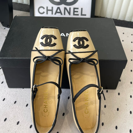 CHANEL 26S SQUARE TOE MARY JANE BALLET FLATS IN BEIGE CALFSKIN AND PATENT CALFSKIN