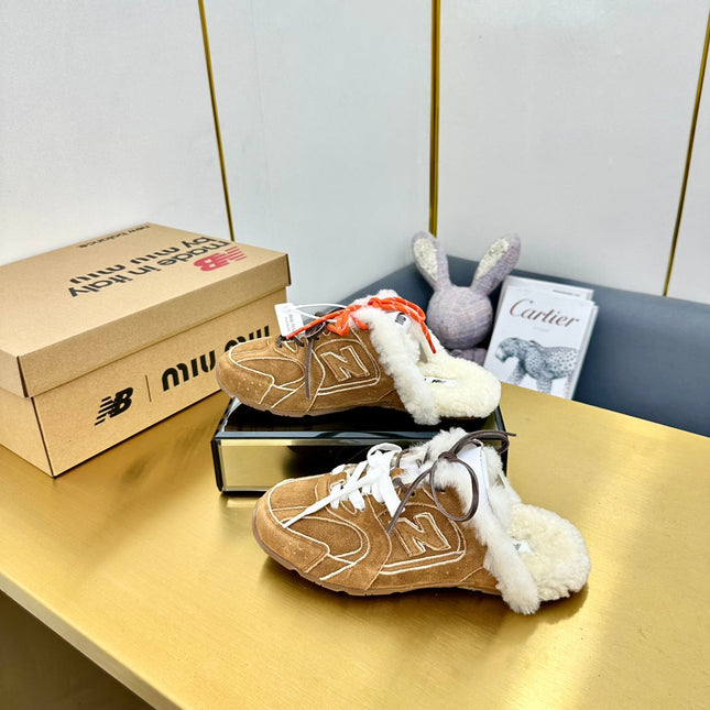 MIUxNEW 530 SNEAKER MULES IN BROWN BLEACHED SUEDE SHEARLING