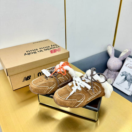 MIUxNEW 530 SNEAKER MULES IN BROWN BLEACHED SUEDE SHEARLING