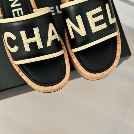 THICK SOLE LETTER SLIPPERS IN BLACK SHEEPSKIN
