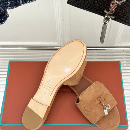 FLAT SANDALS IN BROWN SUEDE AND LAMBSKIN
