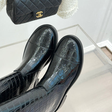 CHANEL 26S KNEE HIGH BOOTS 45MM IN BLACK GLOSSY CROC EMBOSSED CALFSKIN