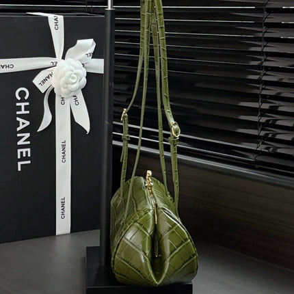 CHANEL 26S SHOULDER BAG 28 IN OLIVE GREEN CROC-EMBOSSED CALFSKIN