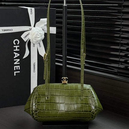 CHANEL 26S SHOULDER BAG 28 IN OLIVE GREEN CROC-EMBOSSED CALFSKIN