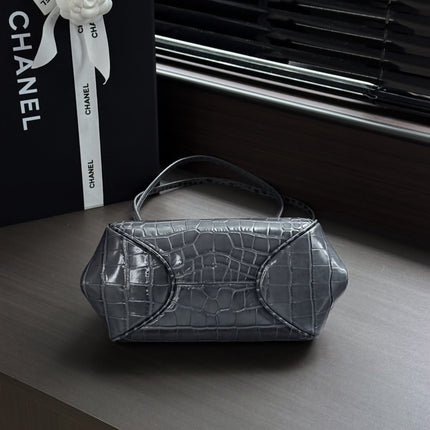 CHANEL 26S SHOULDER BAG 28 IN DARK GREY GLOSSY CROCODILE-EMBOSSED CALFSKIN