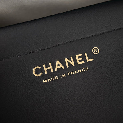 CHANEL 26S SHOULDER BAG 29 IN BLACK CALFSKIN AND BLUE DENIM