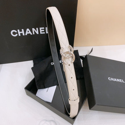 DOUBLE C BELT 20MM IN WHITE CALFSKIN WITH QUILTED STITCHING SPIRAL SILVER BUCKLE