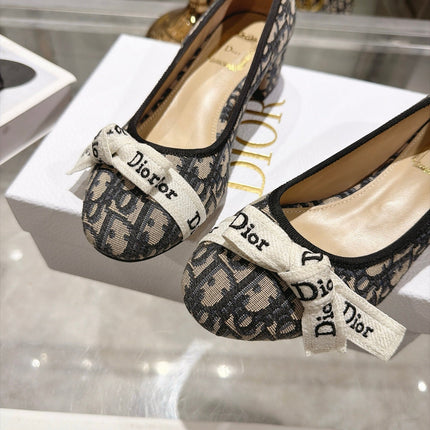 DIOR 26S BLOCK HEEL PUMPS 35MM IN BLACK AND BEIGE OBLIQUE JACQUARD WITH FRONT BOW