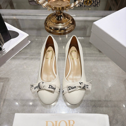 DIOR 26S BLOCK HEEL PUMPS 35MM IN IVORY WHITE CALFSKIN WITH FRONT BOW
