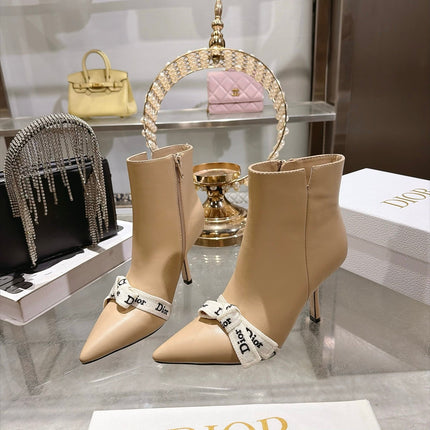 DIOR 26S STILETTO HEEL BOOTS 80MM IN BEIGE CALFSKIN WITH FRONT BOW