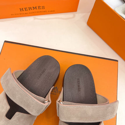 KOS CLOG IN KHAKI BROWN SUEDE