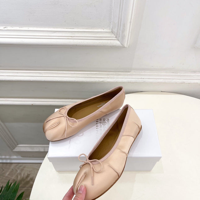 LOEWE 26S SPLIT-TOE BALLET FLATS IN NUDE PINK SILK