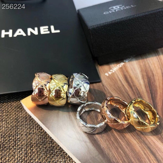 COCO CRUSH RING QUILTED MOTIF IN 18K GOLD SMALL VERSION