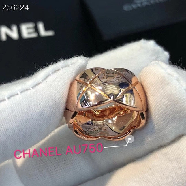 COCO CRUSH RING QUILTED MOTIF IN 18K GOLD SMALL VERSION