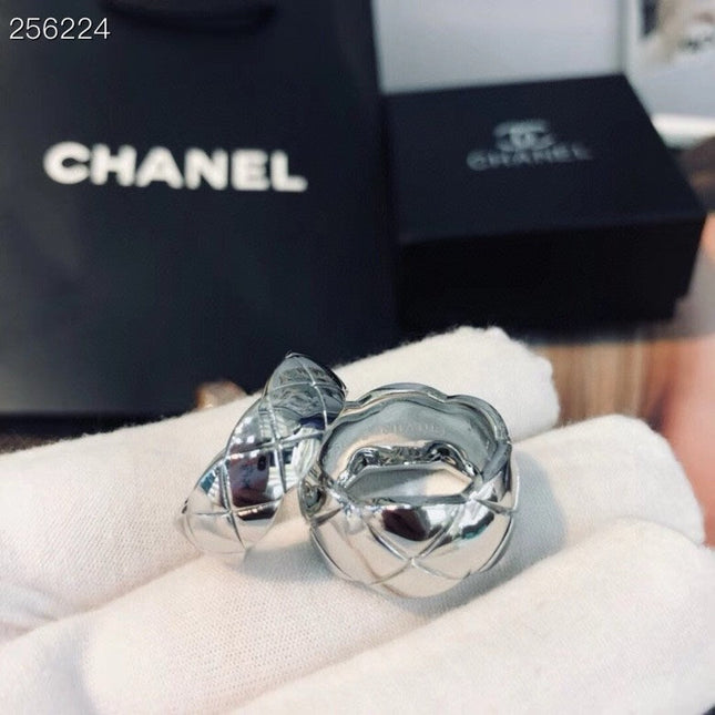 COCO CRUSH RING QUILTED MOTIF IN 18K GOLD SMALL VERSION
