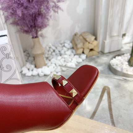 ROCKSTUD TOWER-HEEL MULES IN CURRANT RED CALFSKIN 7 CM